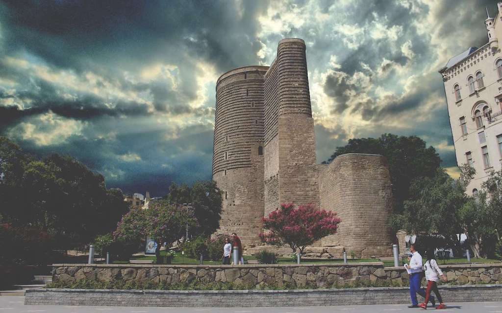 De Qiz Qalasi of maiden tower in de oude stad van Bakoe in Azerbeidzjan
