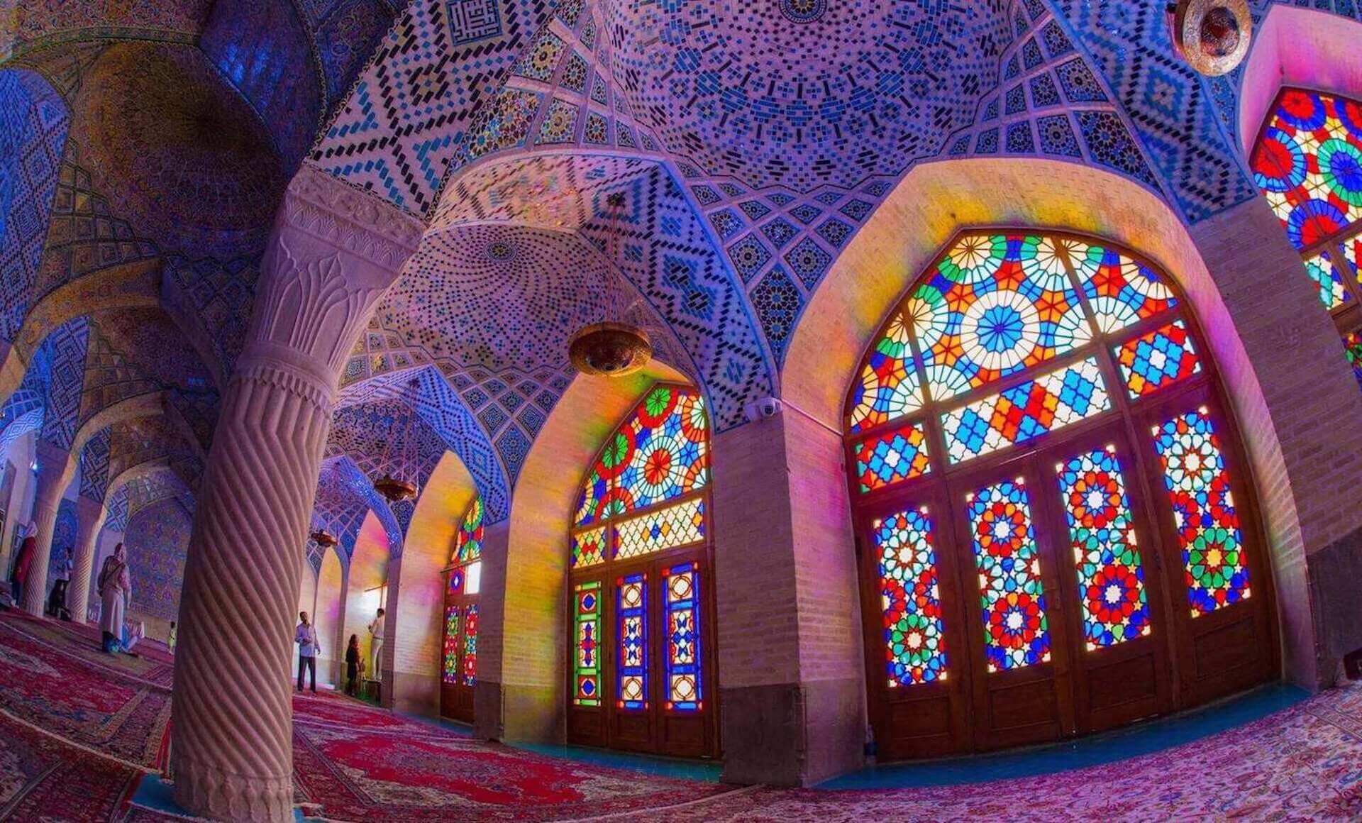 Lichtval in de Nasir al Molkmoskee in Shiraz