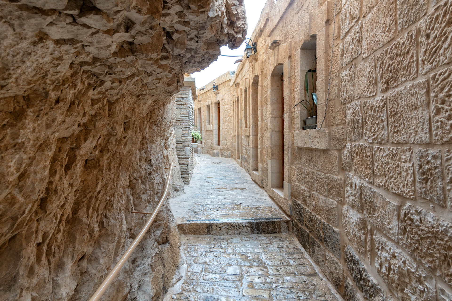 Straatje in een Grieks klooster in Jericho
